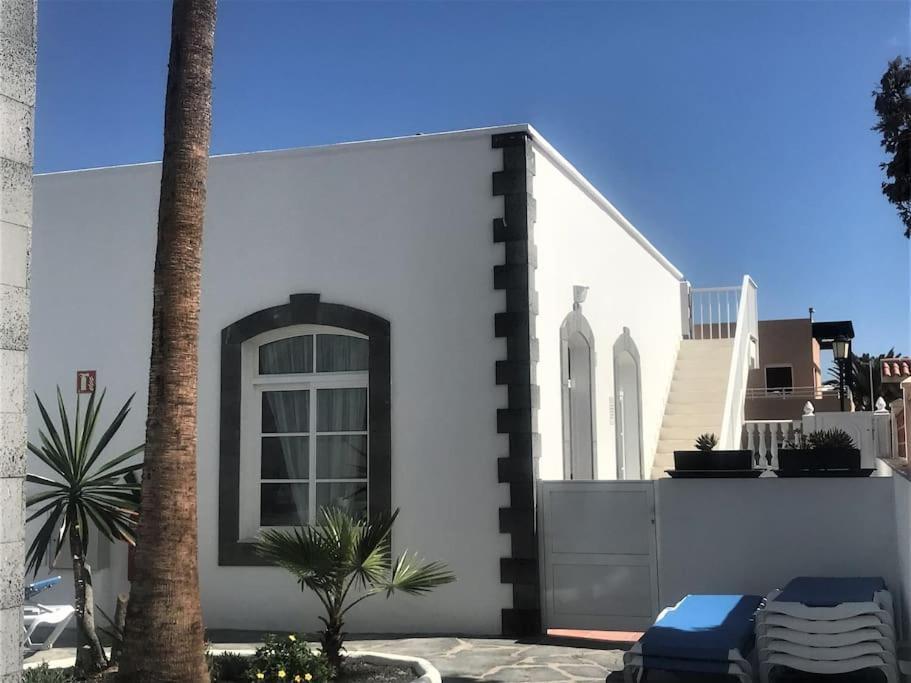 Lovely - Pool Front, Private Roof Terrace, Wifi Fiber Optic Casa vacanze Corralejo